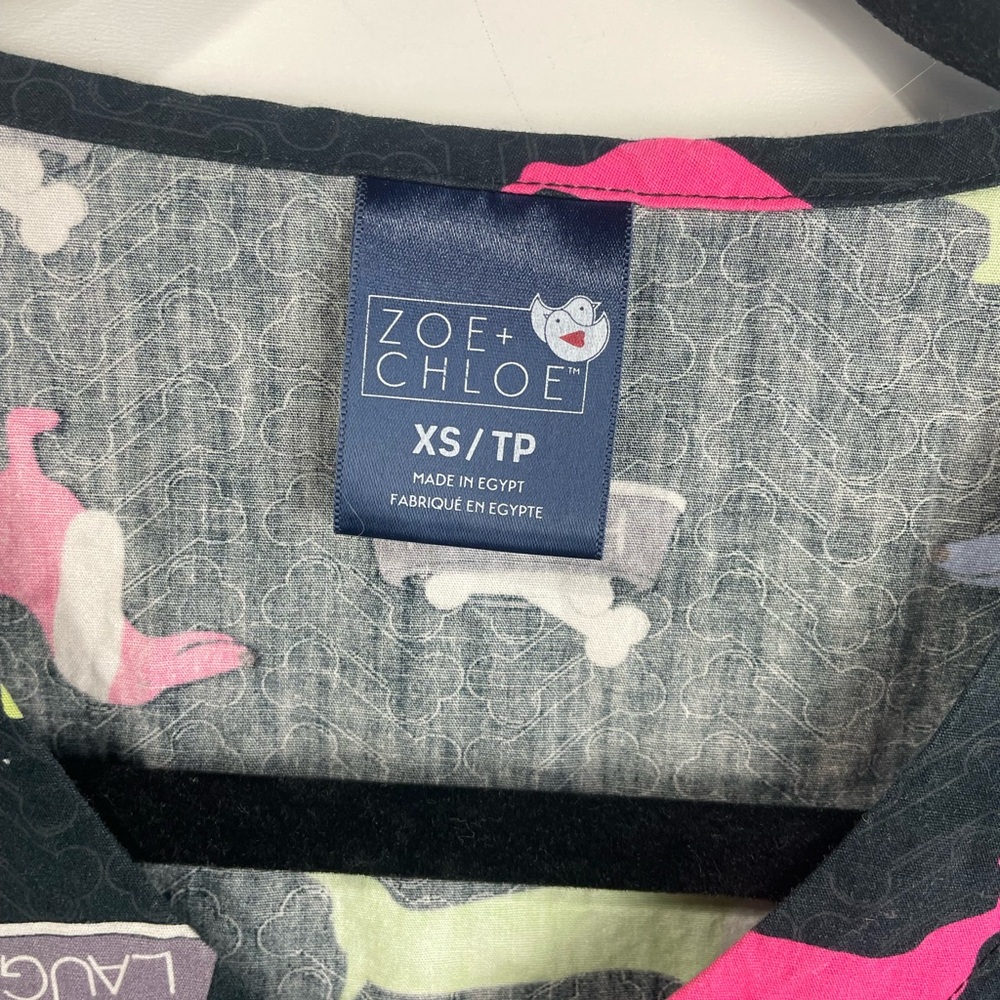 Zoe + Chloe Colorful Dachshund Print Black Scrub Top Size XS Women’s EUC - Picture 6 of 8